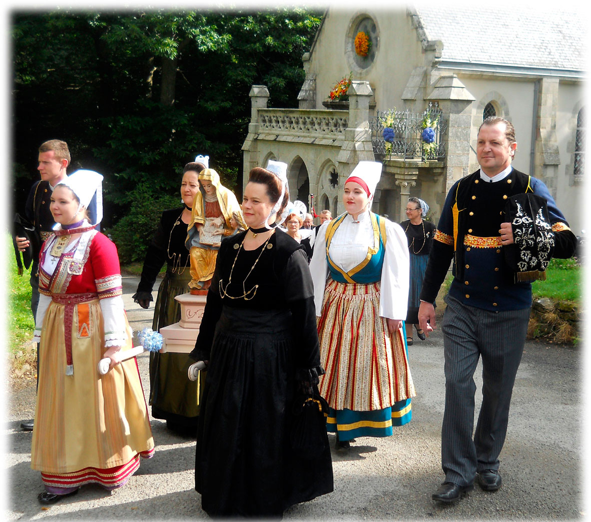 10-Procession4