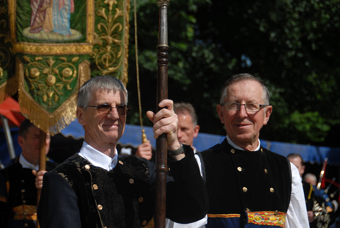 13-Procession6