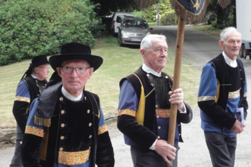 02-procession-1