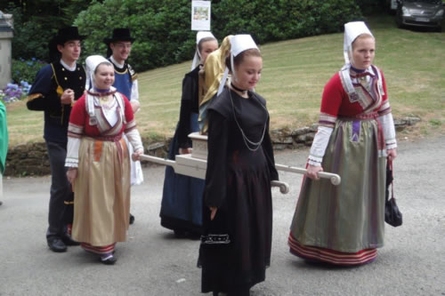 04-procession-3